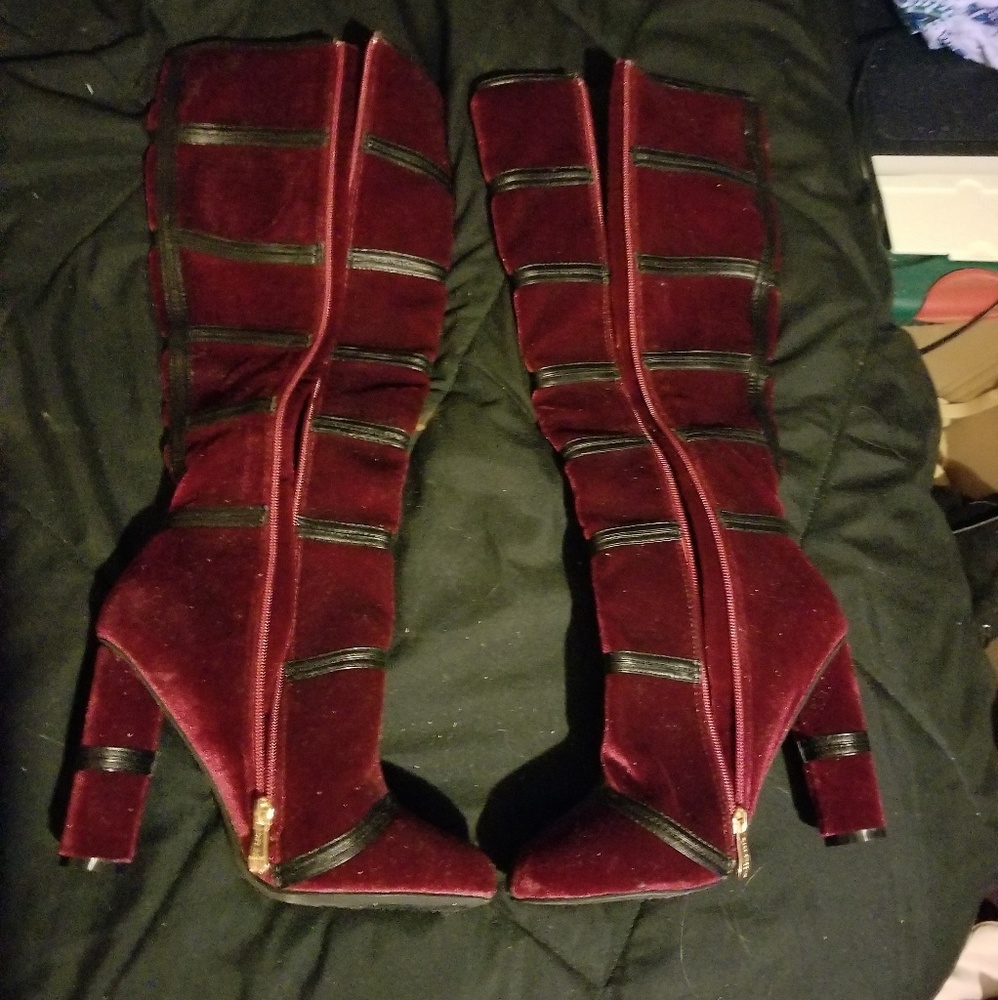 Size 9 Cape Robbin Heeled Boots